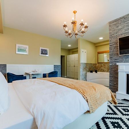 Romantic Jacuzzi Chic Apartment Sinaia Dış mekan fotoğraf